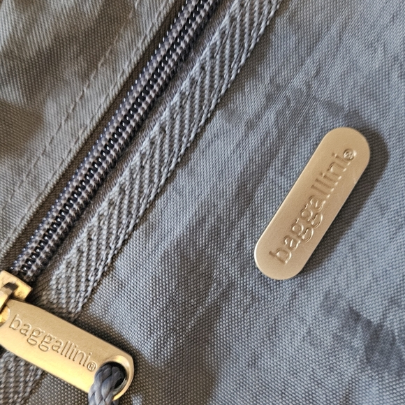 Baggallini bag in blue, almost new - Picture 4 of 5